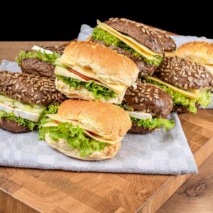 Vegetarische broodjesschaal met 10 belegde broodjes